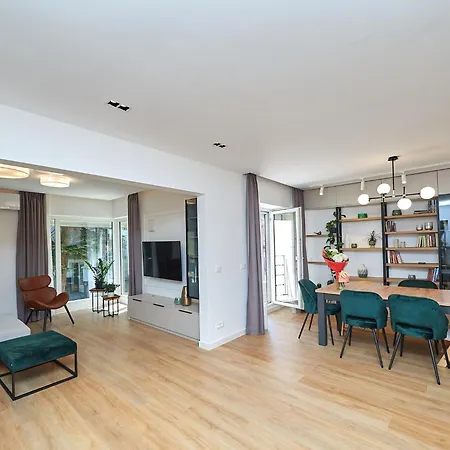 N17 Garden - Parking - Workdesk - Blackout Rolls- Netflix - Wash&dry Daire