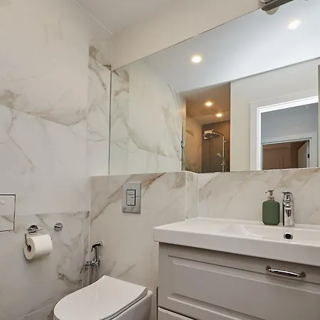 N17 Garden - Parking - Workdesk - Blackout Rolls- Netflix - Wash&dry * Burgaz