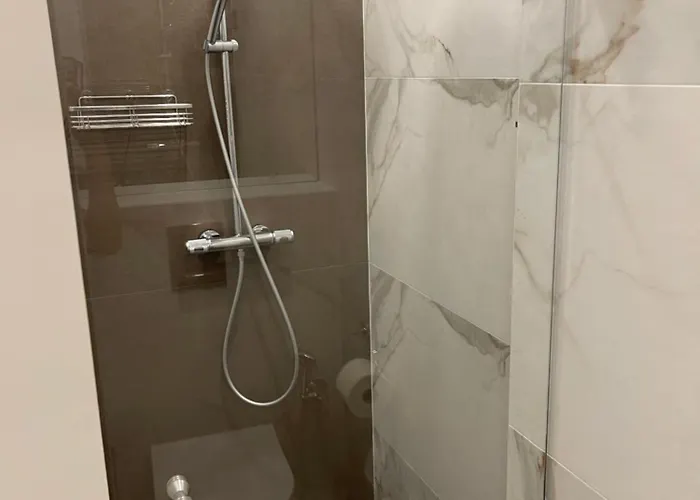 Apartamento N17 Garden - Parking - Workdesk - Blackout Rolls- Netflix - Wash&dry